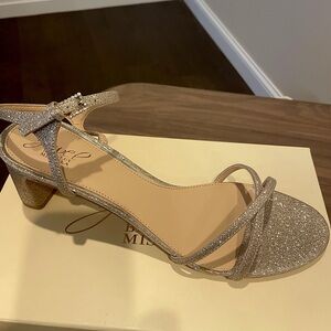 Jewel Badgley Mischka gold glitter square heel size 11